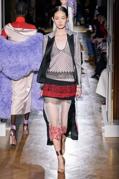 Look 29